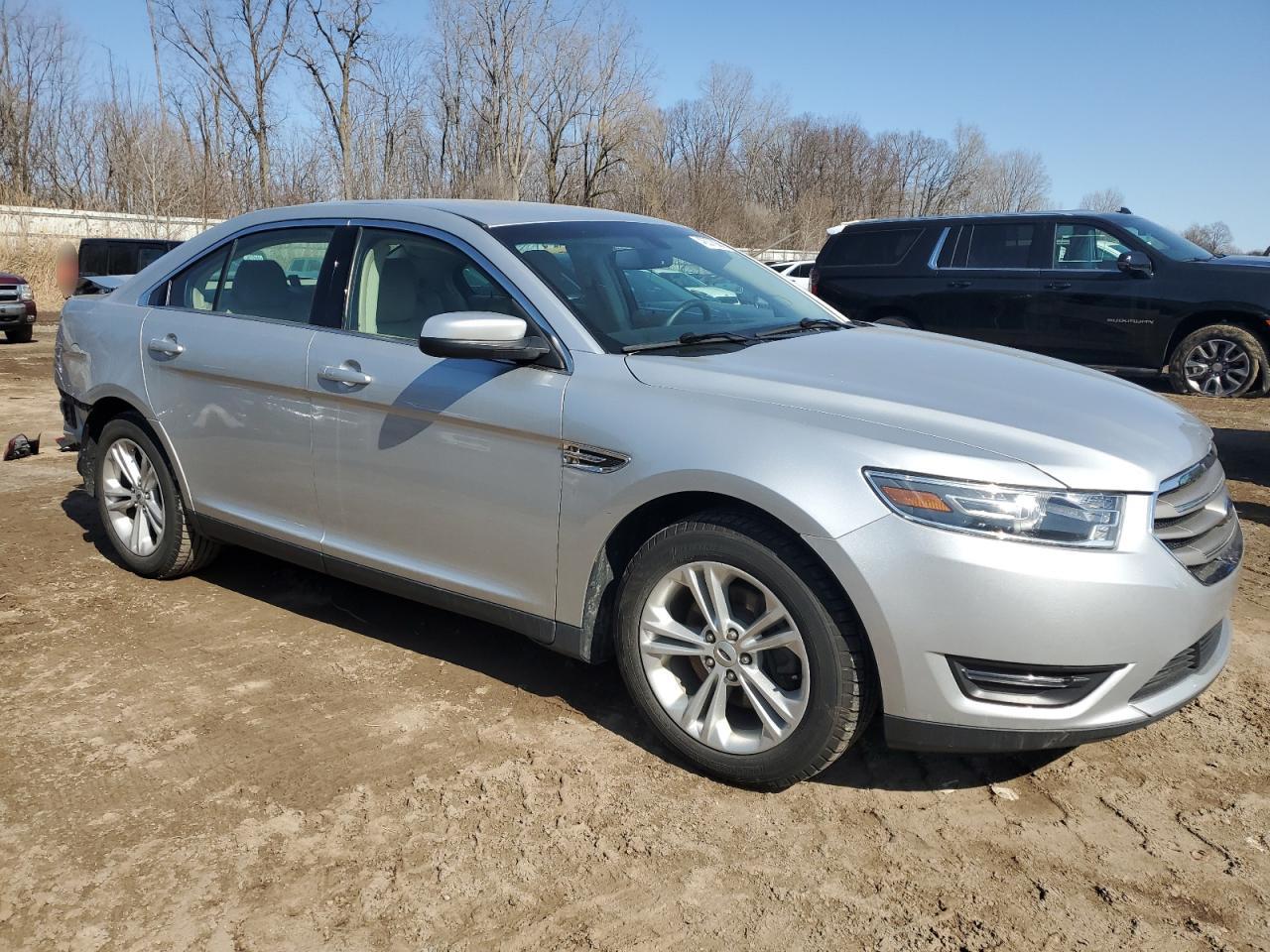2018 Ford Taurus - Image 4