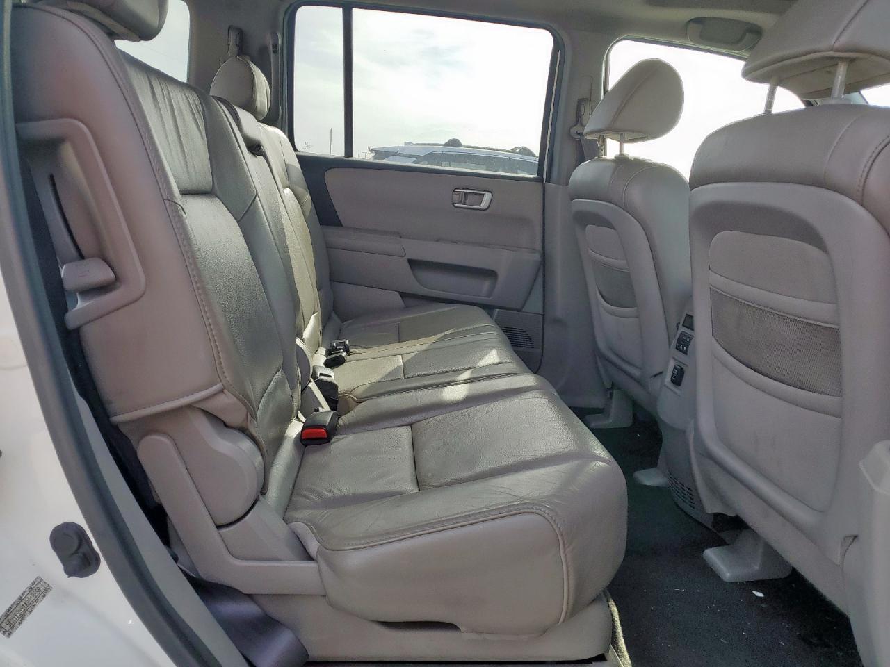2010 Honda Pilot - Image 11