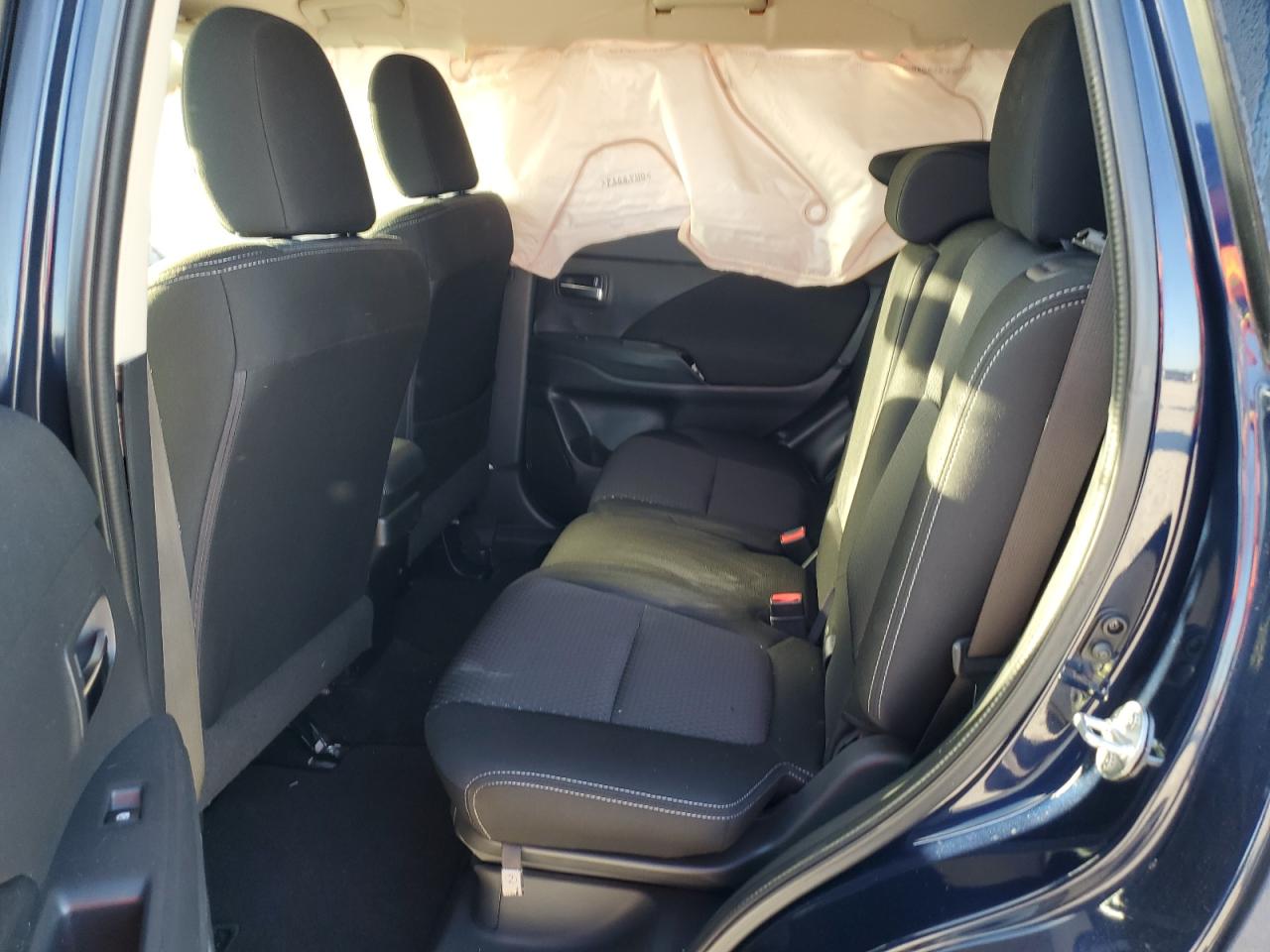 2016 Mitsubishi Outlander - Image 11