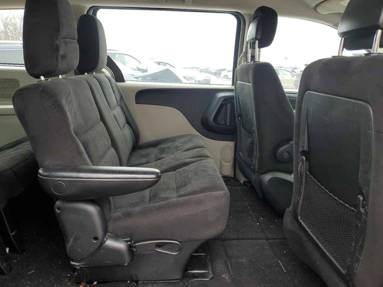 2015 Dodge Caravan - Image 11