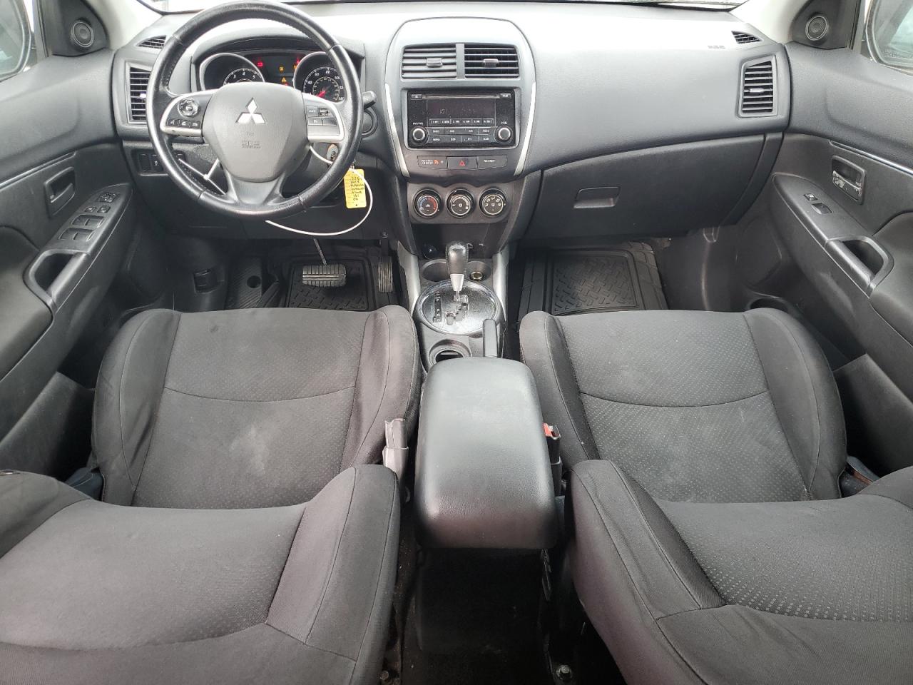 2014 Mitsubishi Outlander - Image 8