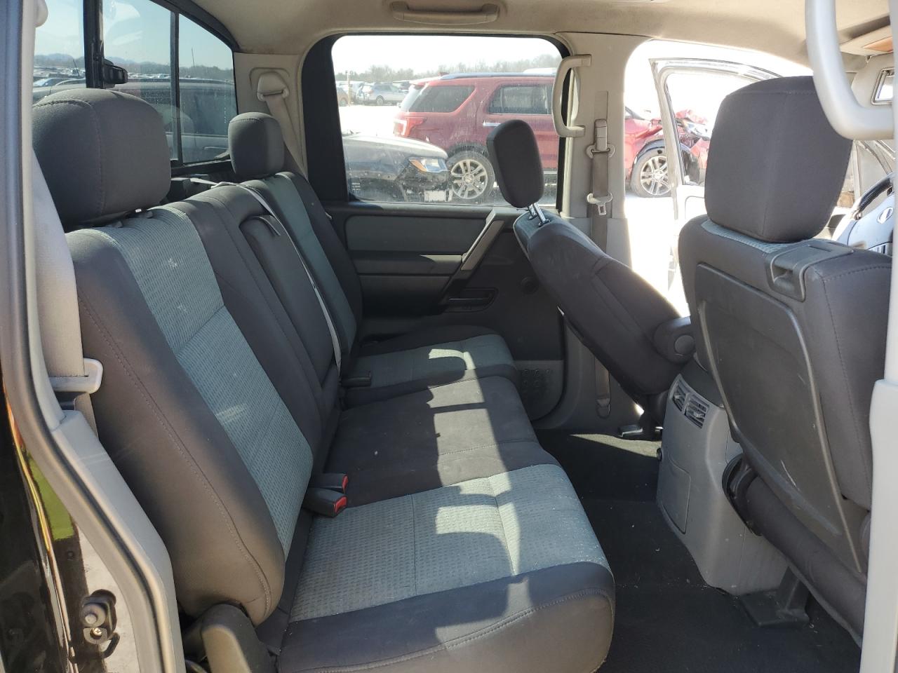 2004 Nissan Titan - Image 11