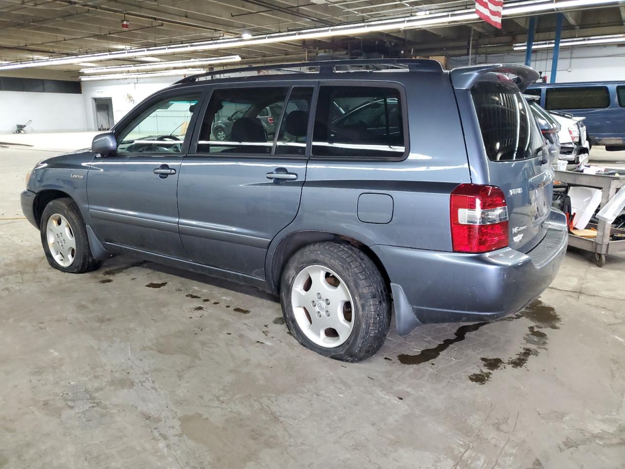 2005 Toyota Highlander - Image 2