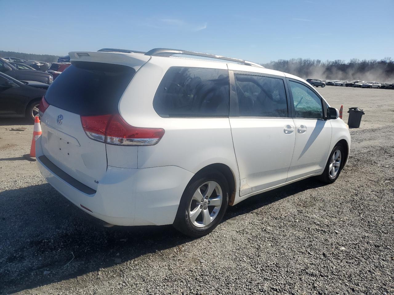2011 Toyota Sienna - Image 3