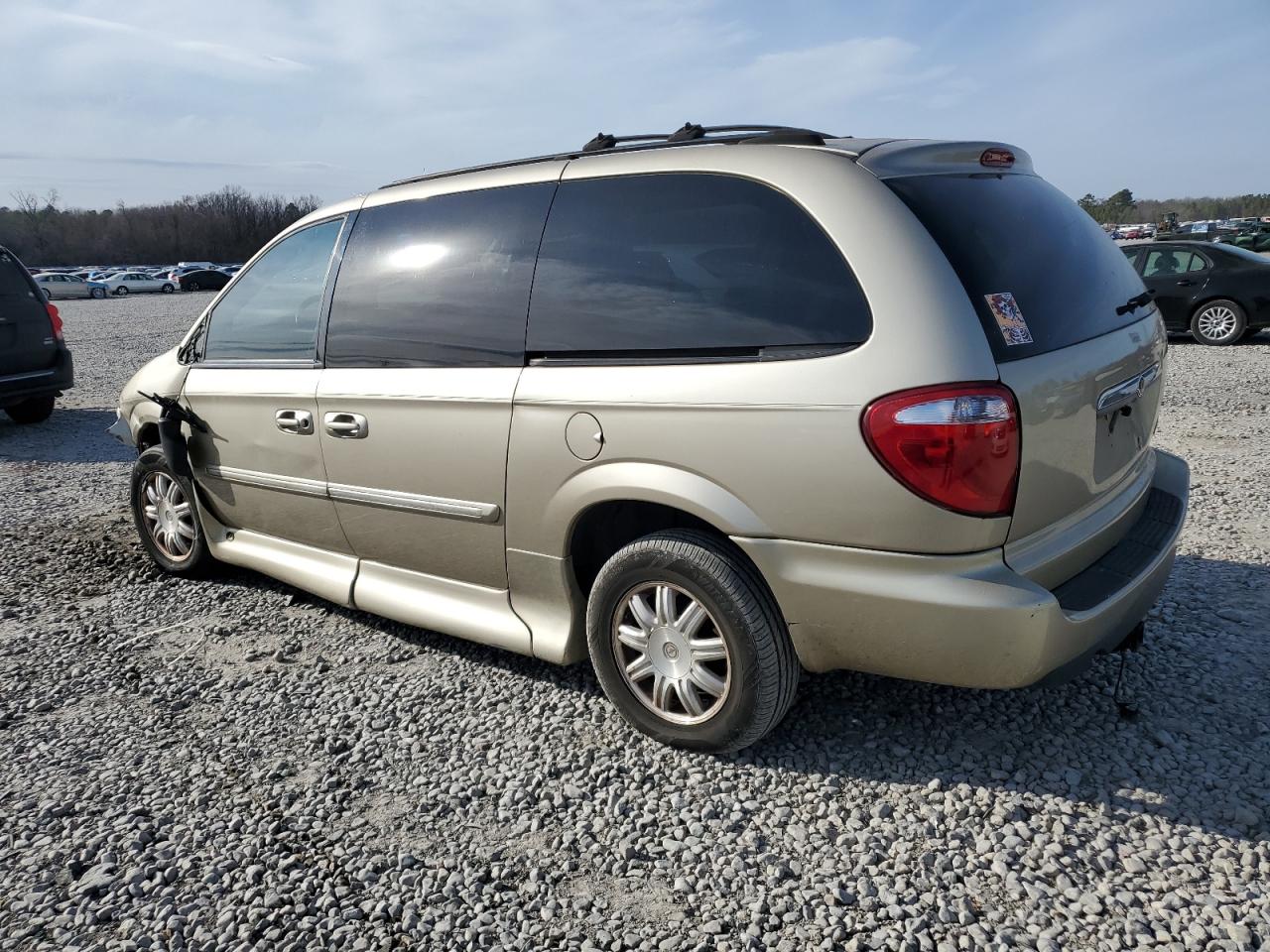 2006 Chrysler Town & Country - Image 2