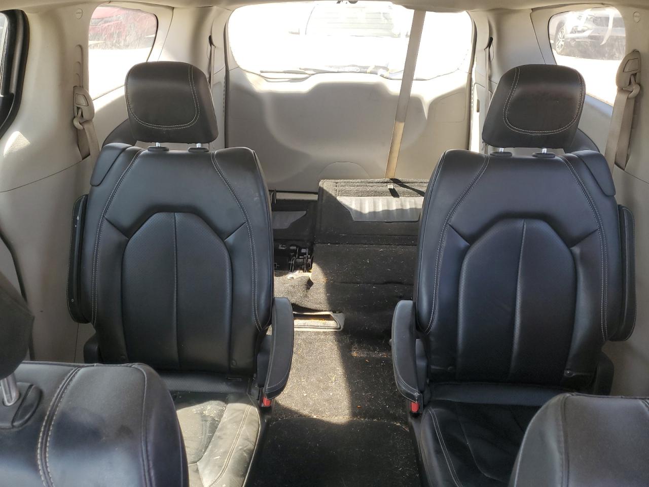2020 Chrysler Voyager Lxi VIN: 2C4RC1DG9LR261861 Lot: 49174935