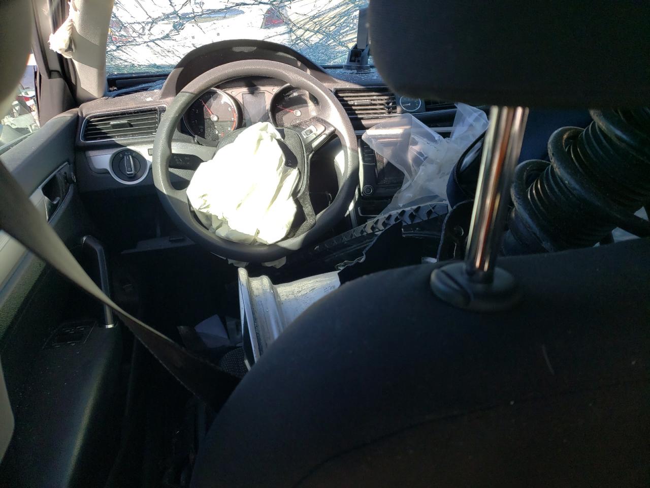 2017 Volkswagen Passat - Image 8