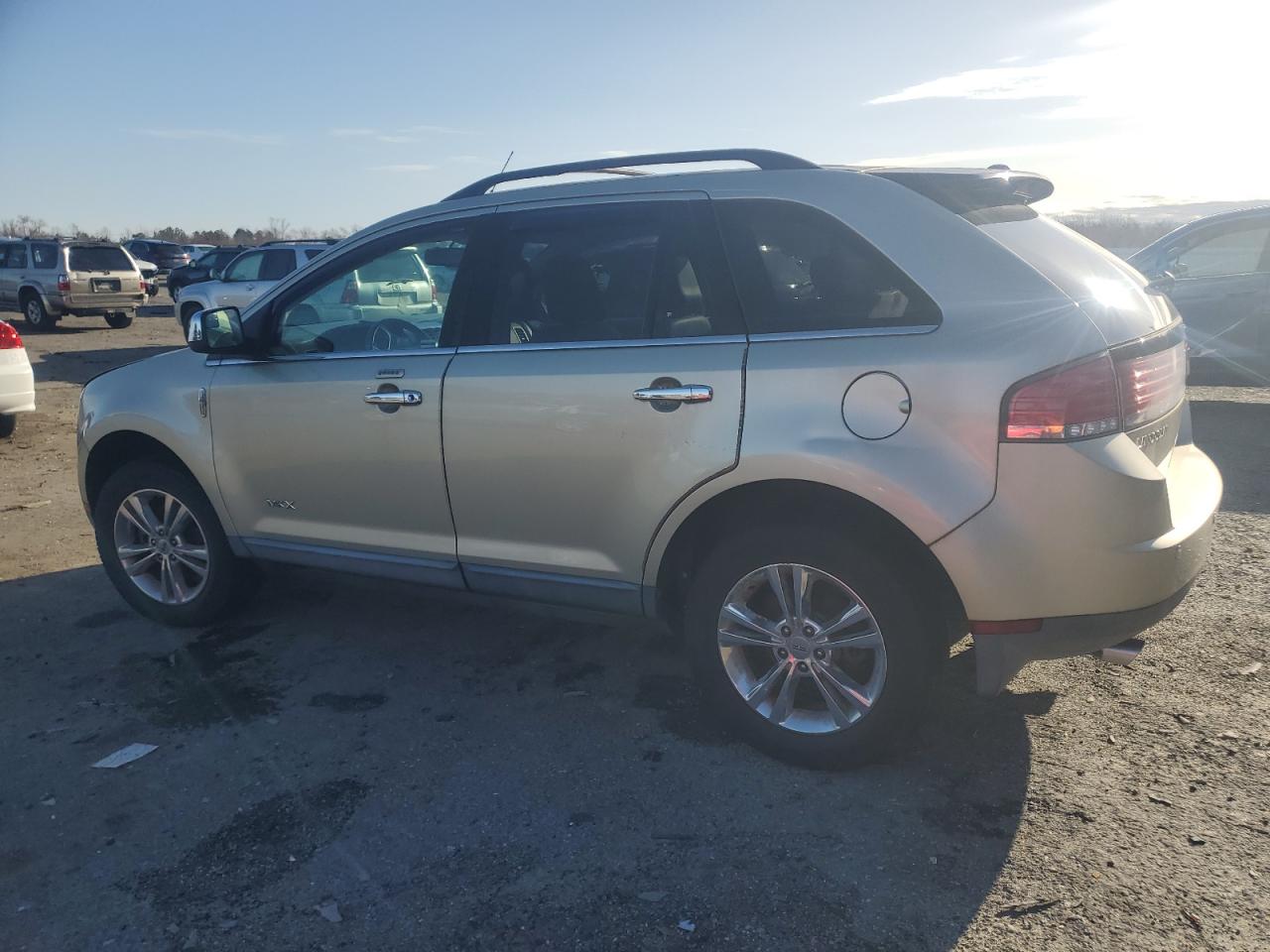2010 Lincoln MKX - Image 2