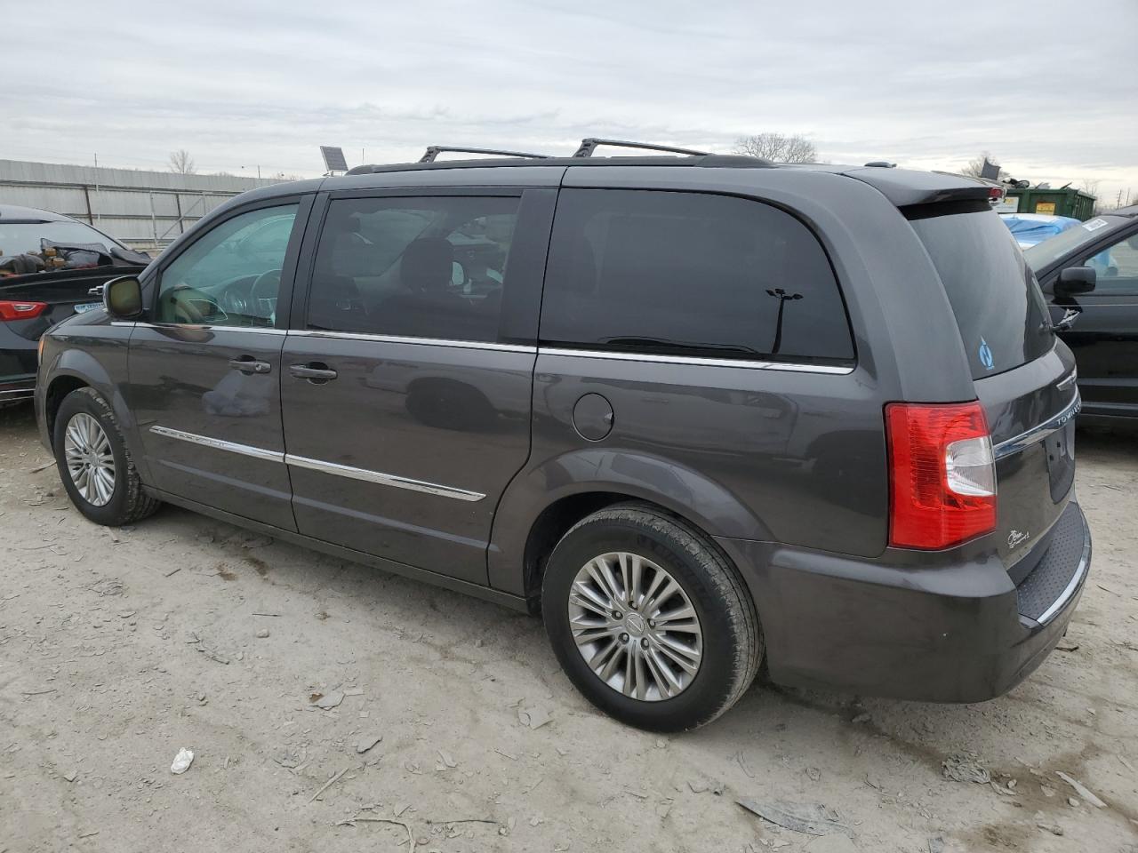 2015 Chrysler Town & Country - Image 2