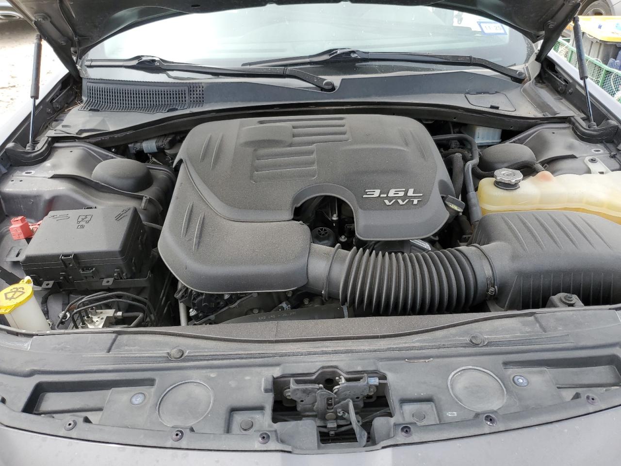 2019 Chrysler 300 - Image 11