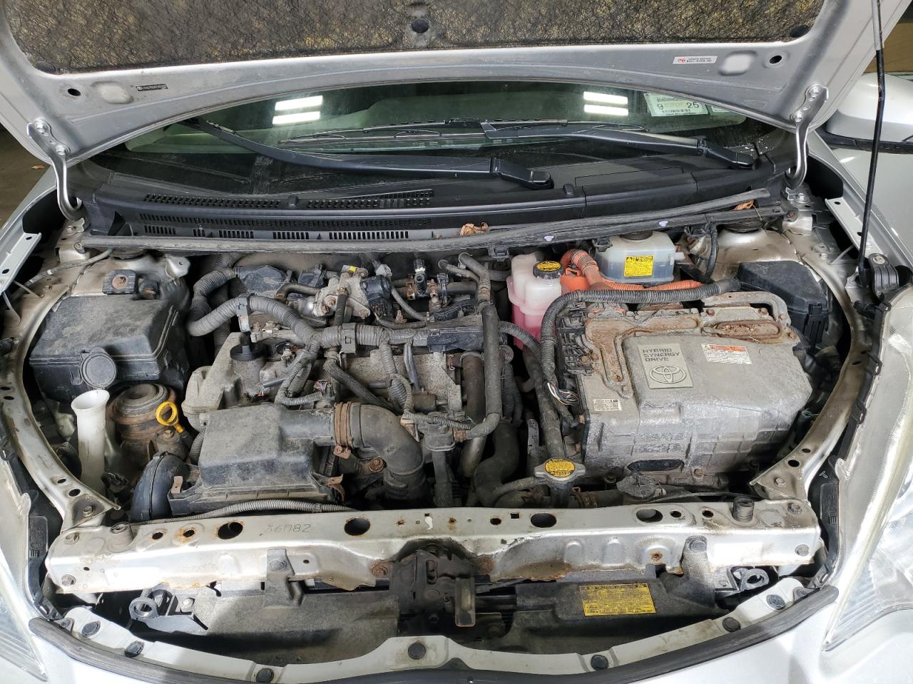 2012 Toyota Prius - Image 11