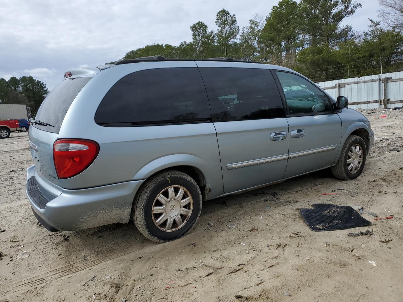 2006 Chrysler Town & Country - Image 3