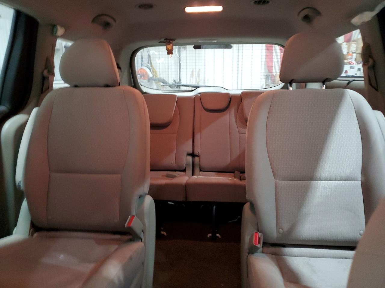 2016 Kia Sedona - Image 10