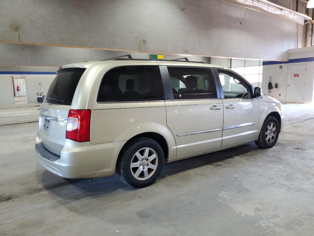 2011 Chrysler Town & Country - Image 3