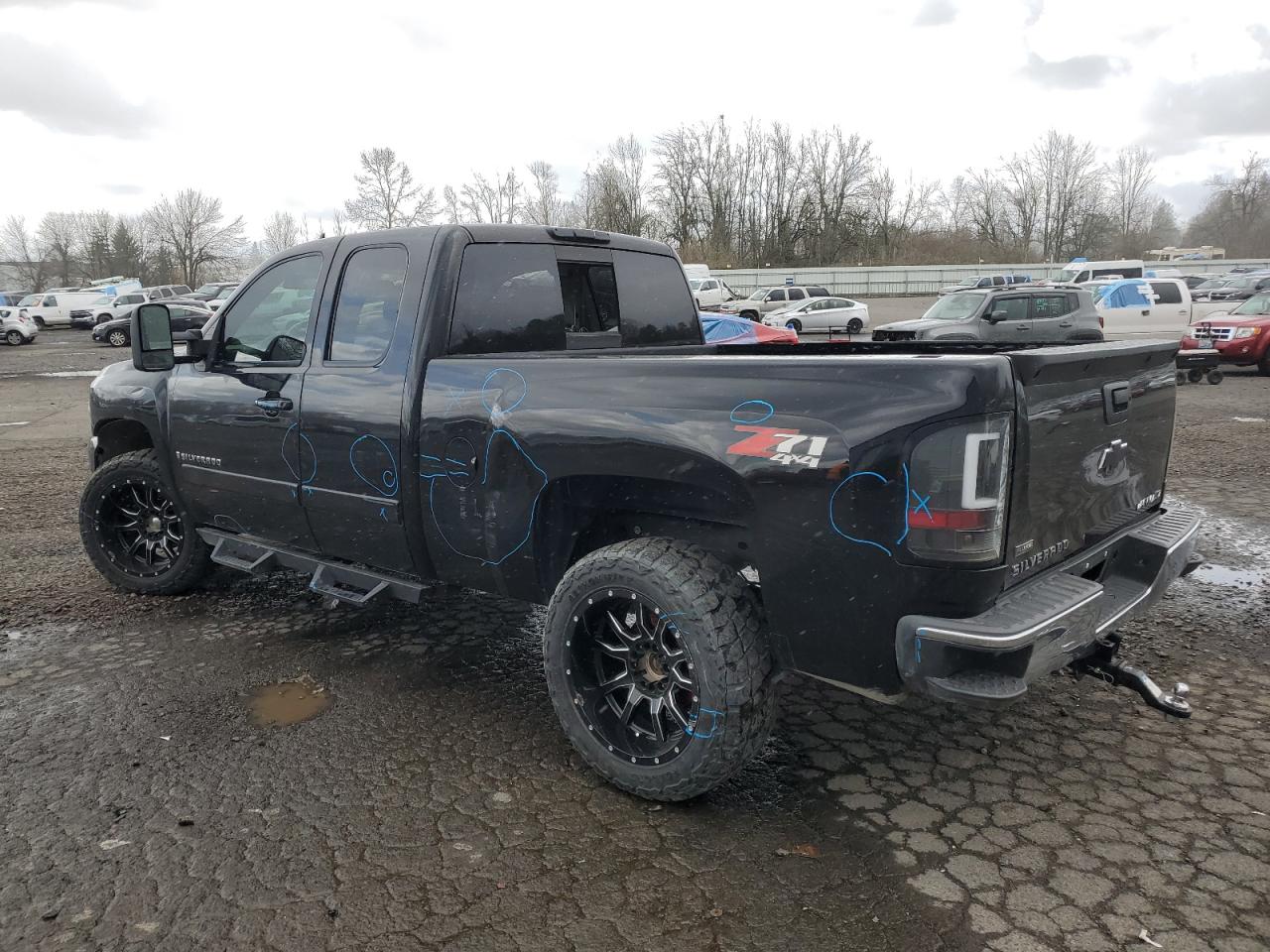 2007 Chevrolet Silverado - Image 2