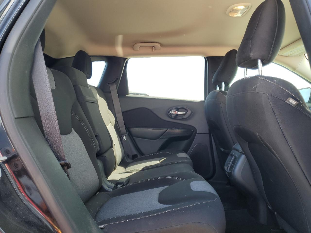 2015 Jeep Grand Cherokee - Image 11