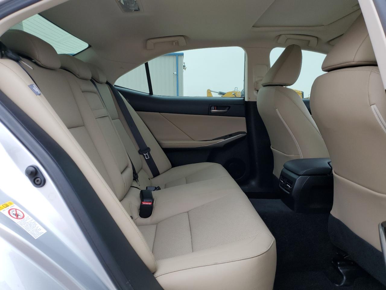 2017 Lexus IS - Image 10