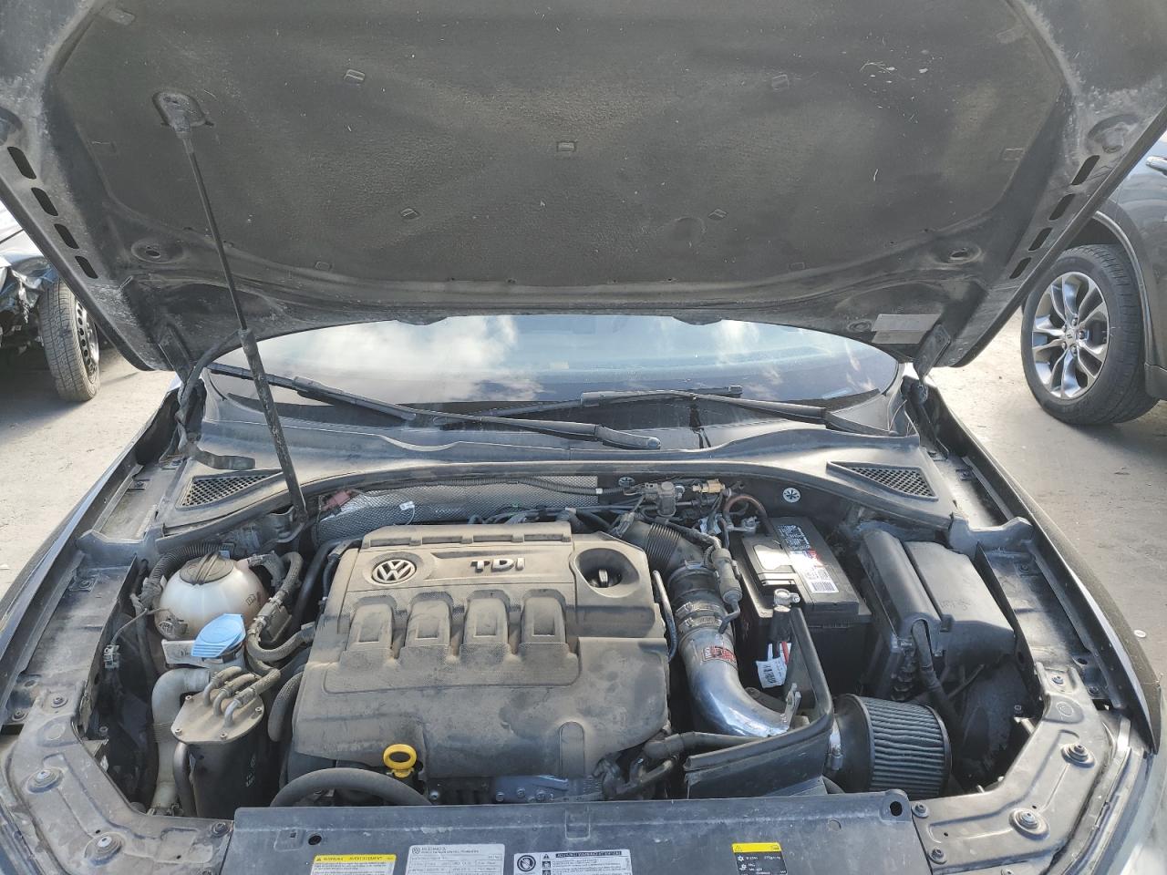 2015 Volkswagen Passat - Image 11