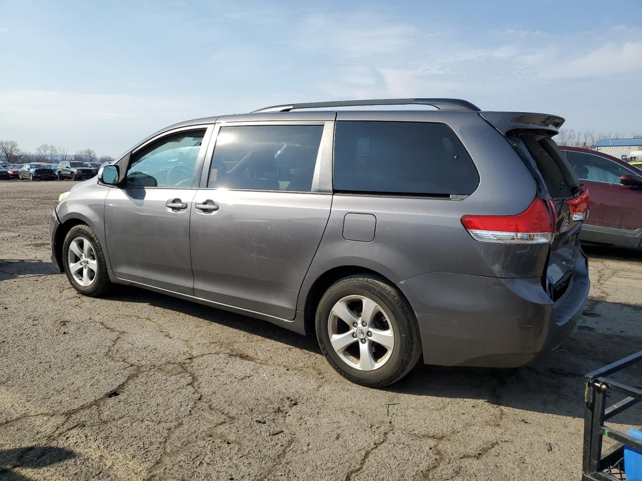 2014 Toyota Sienna - Image 2