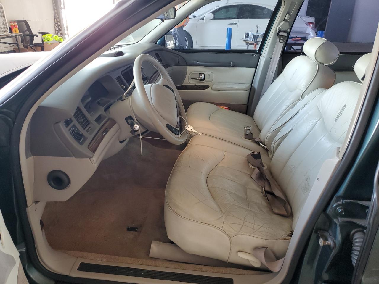1996 Lincoln Town Car - Image 7