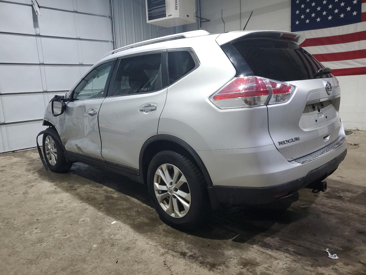 2015 Nissan Rogue - Image 2