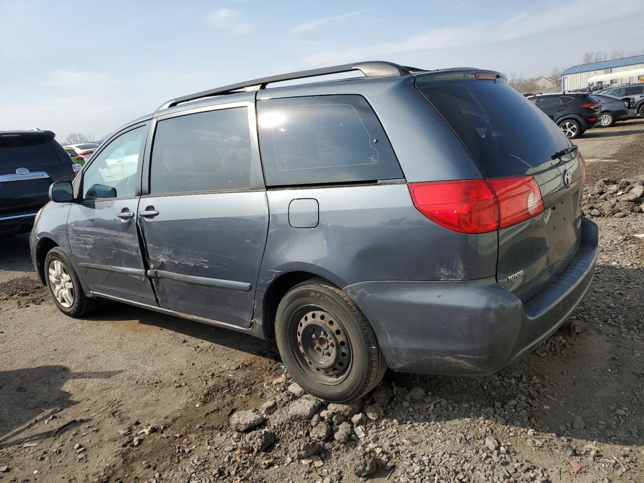 2008 Toyota Sienna - Image 2