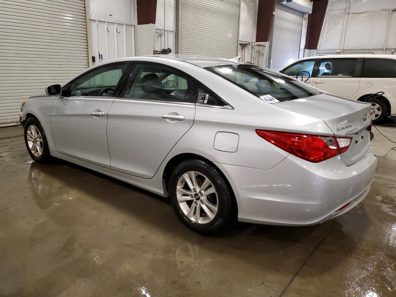 2011 Hyundai Sonata - Image 2