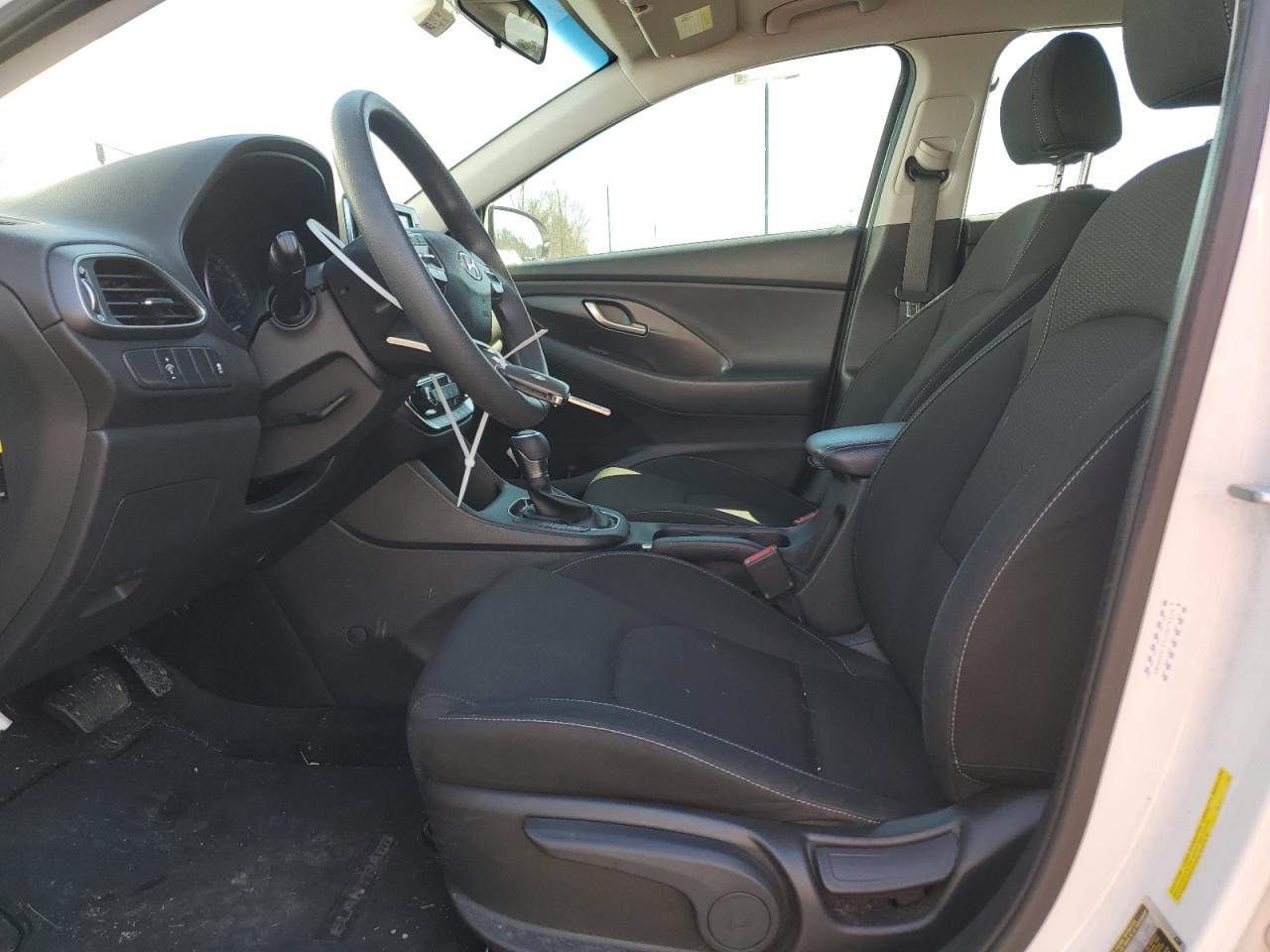 2018 Hyundai Elantra - Image 7
