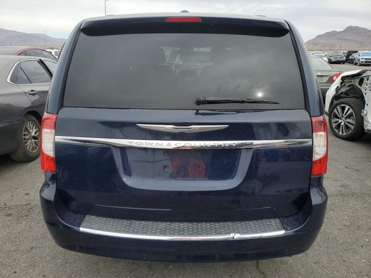 2013 Chrysler Town & Country - Image 6