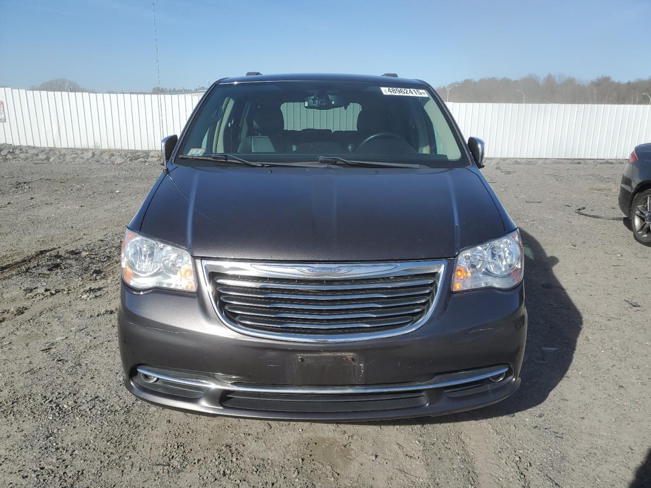 2015 Chrysler Town & Country - Image 5