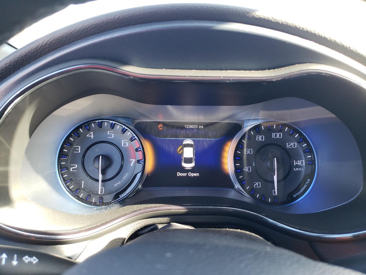2015 Chrysler 200 - Image 9