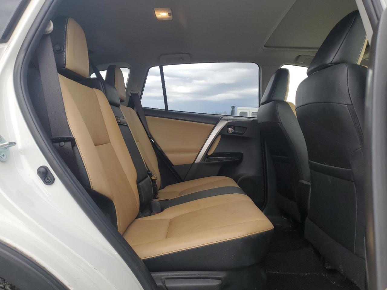 2016 Toyota RAV 4 - Image 11