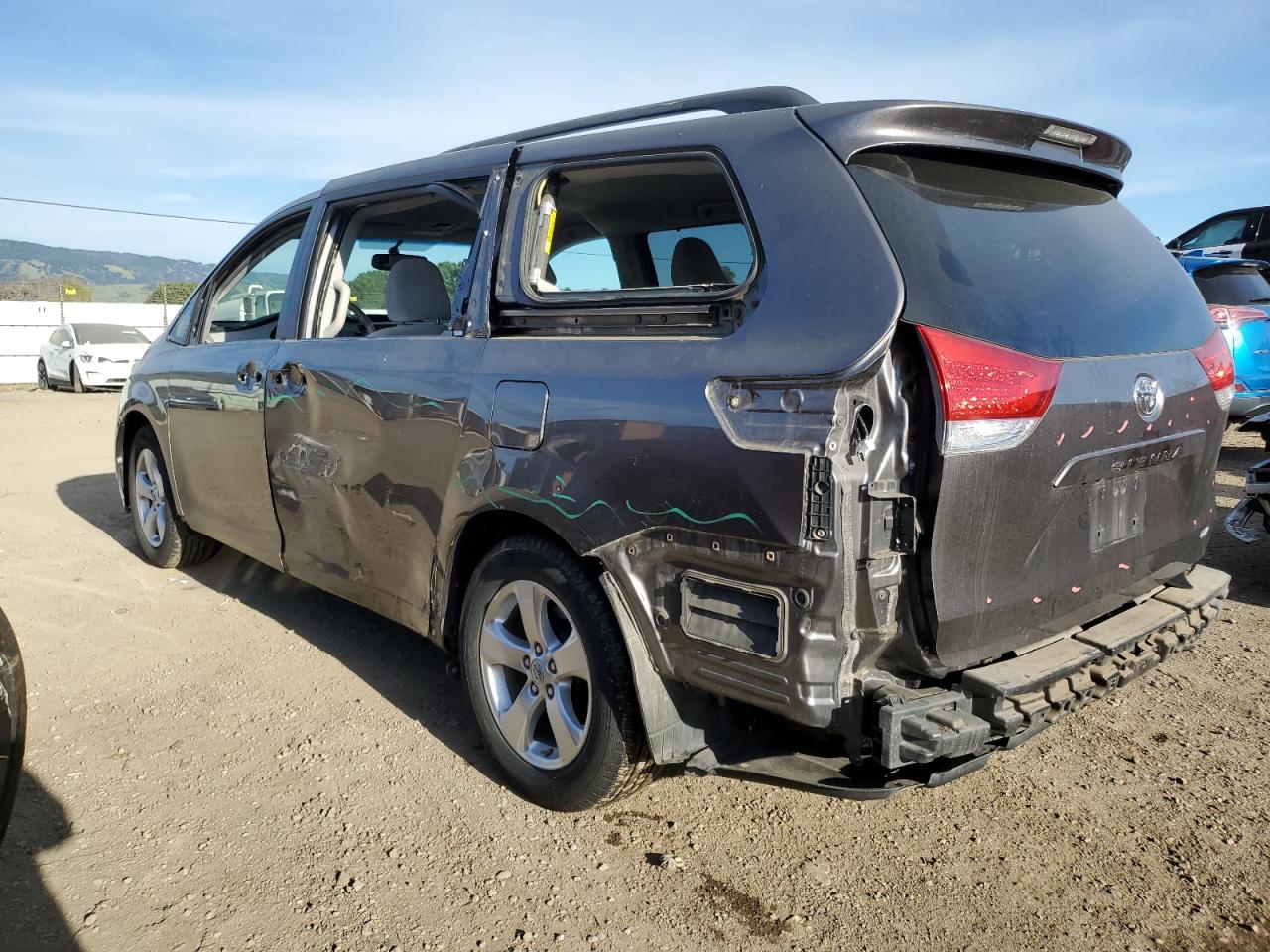 2013 Toyota Sienna - Image 2