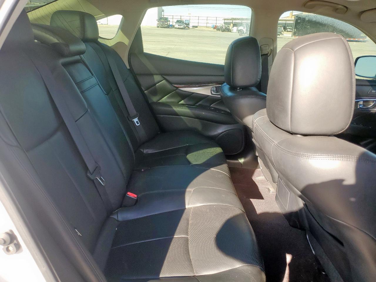 2013 Infiniti M - Image 10