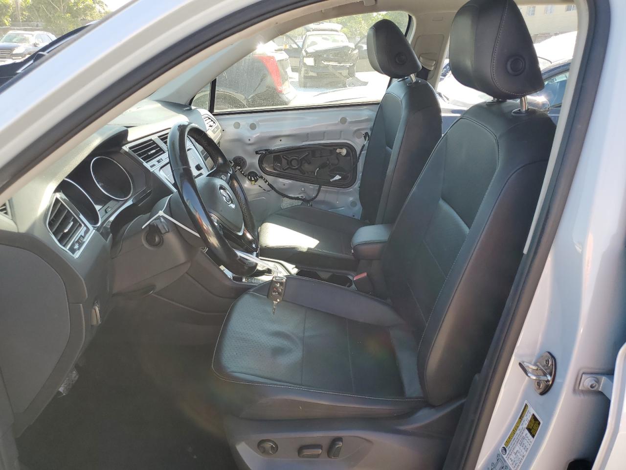 2018 Volkswagen Tiguan - Image 7