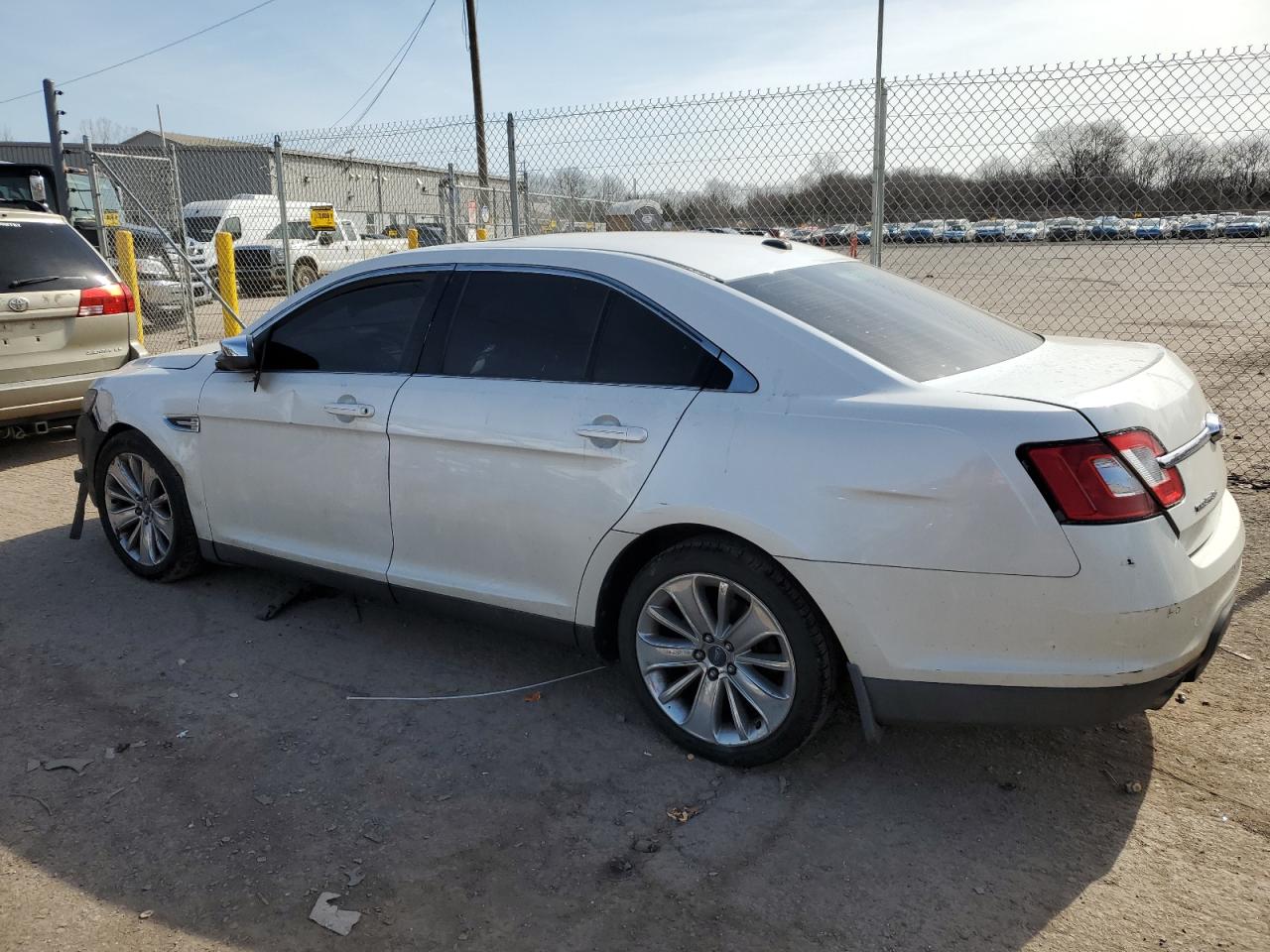 2011 Ford Taurus - Image 2