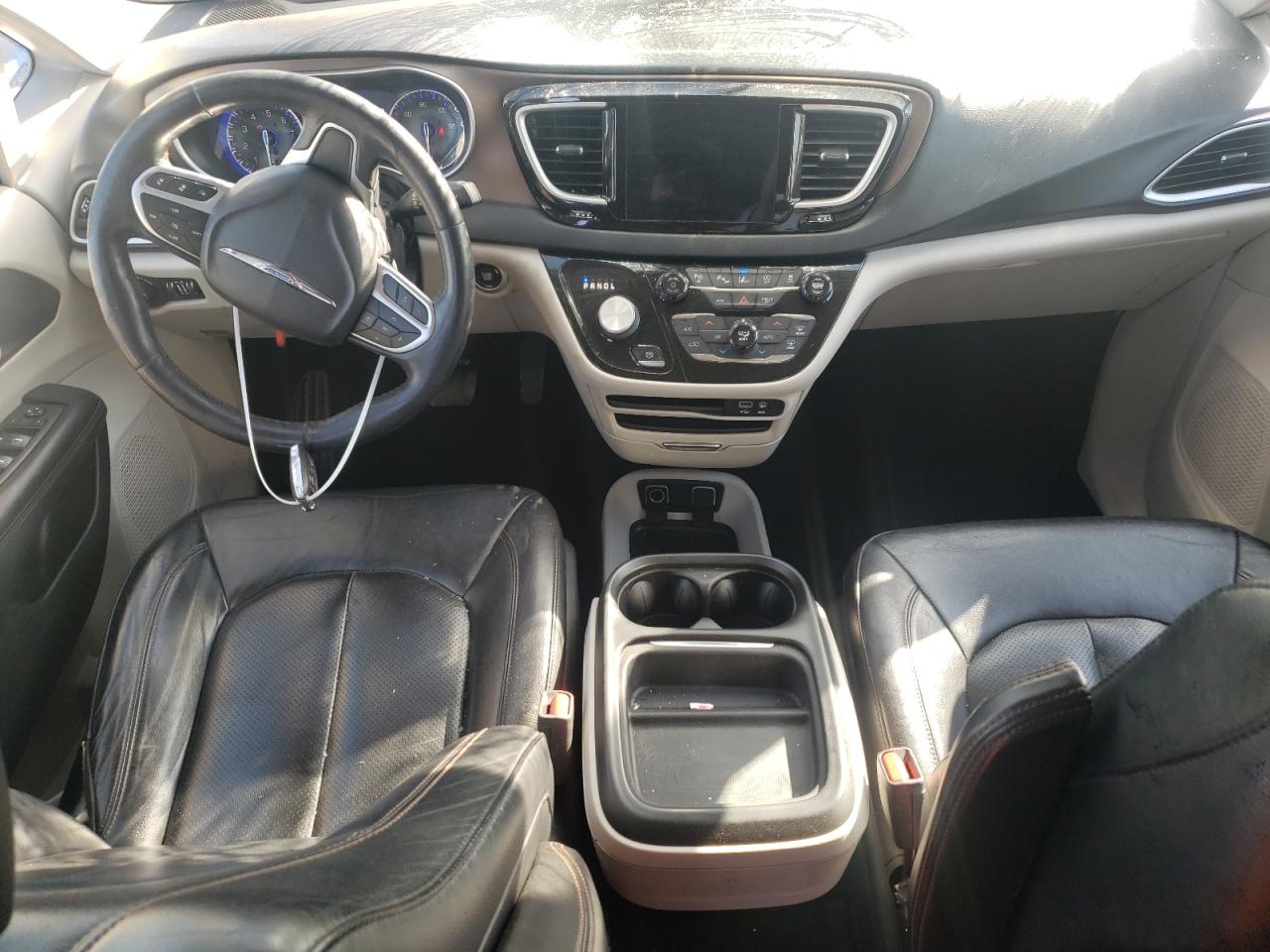 2019 Chrysler Pacifica - Image 8