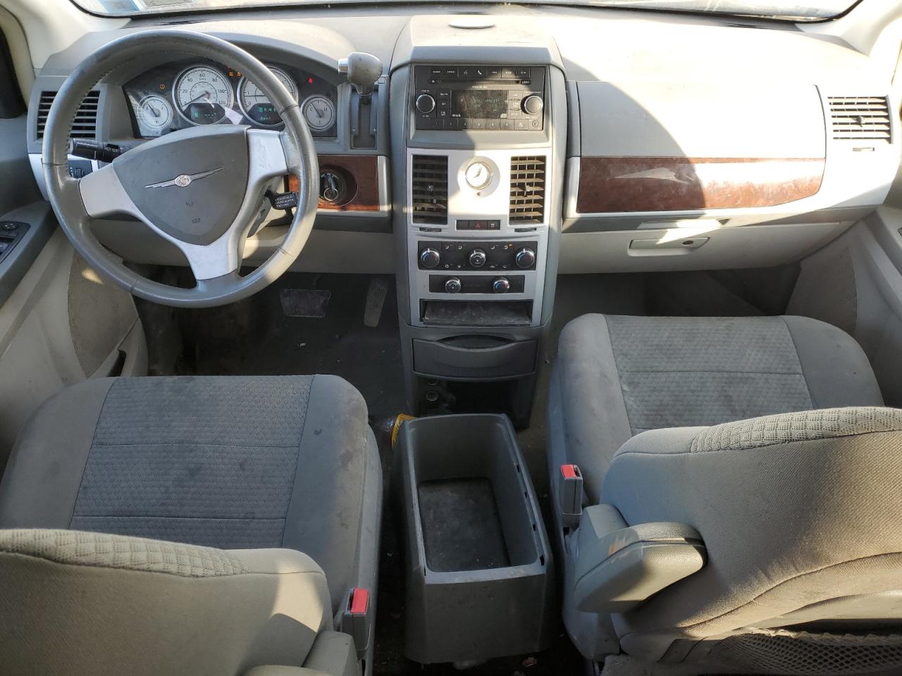 2010 Chrysler Town & Country - Image 8