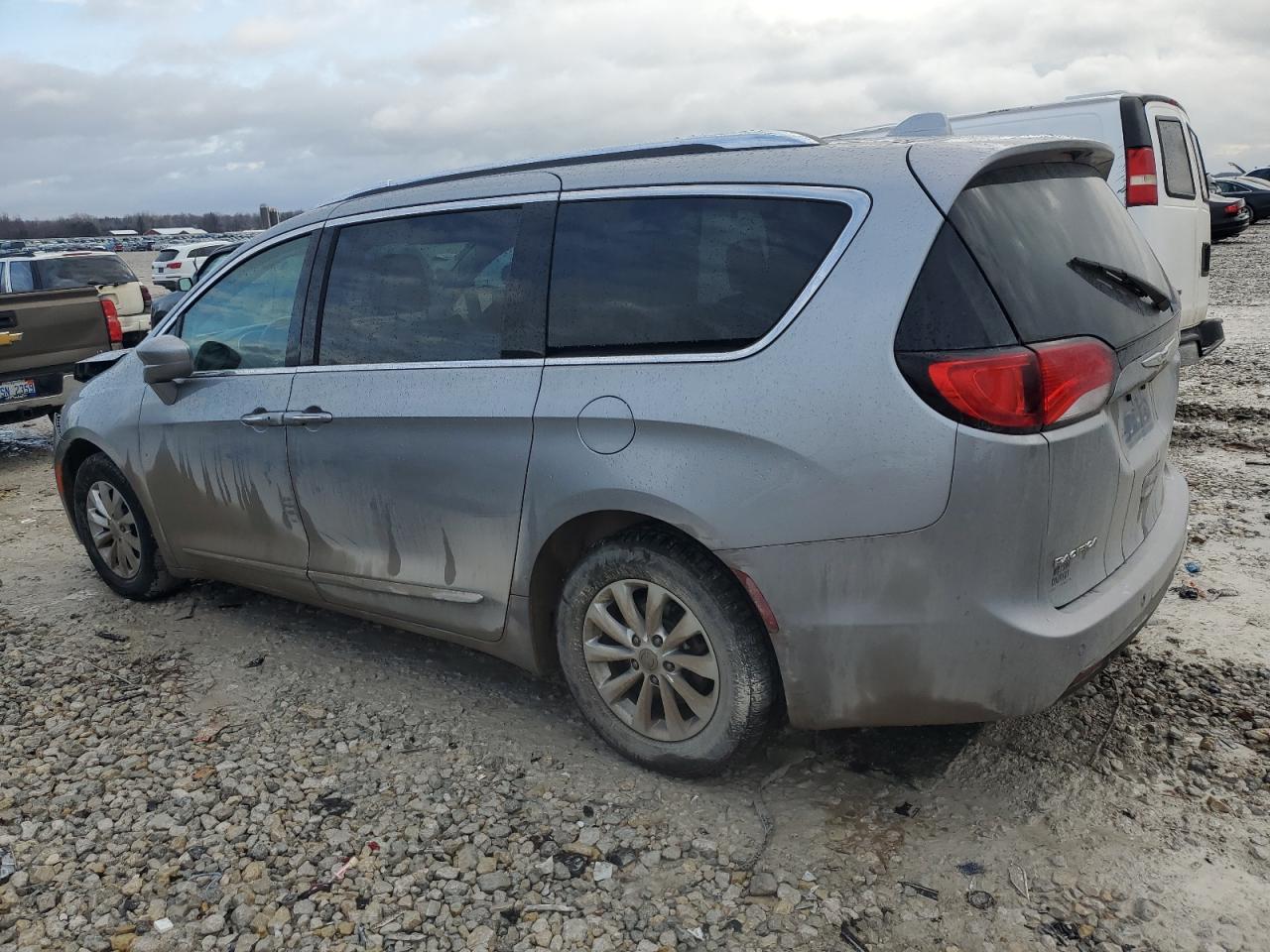 2018 Chrysler Pacifica - Image 2