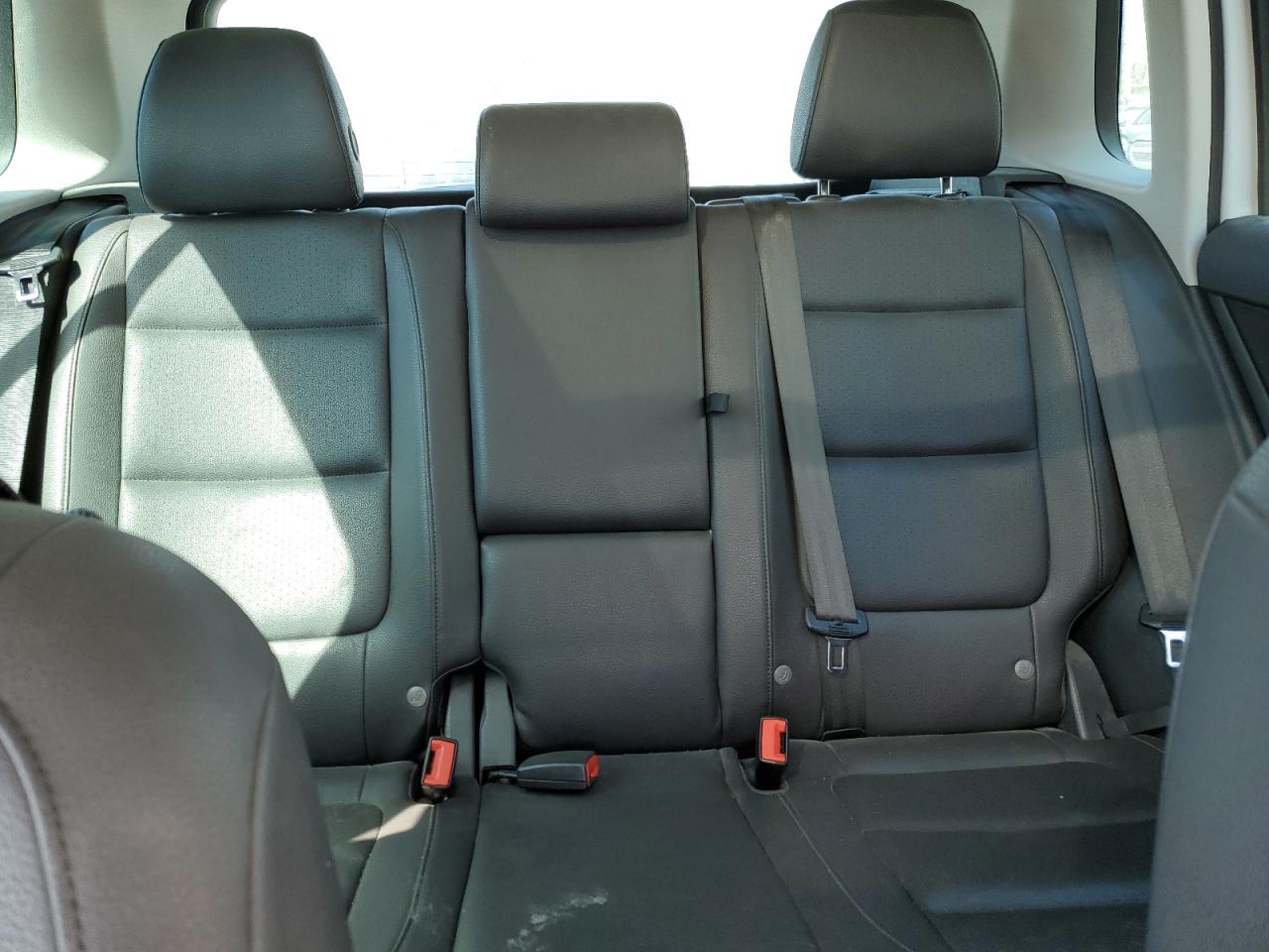 2015 Volkswagen Tiguan - Image 10