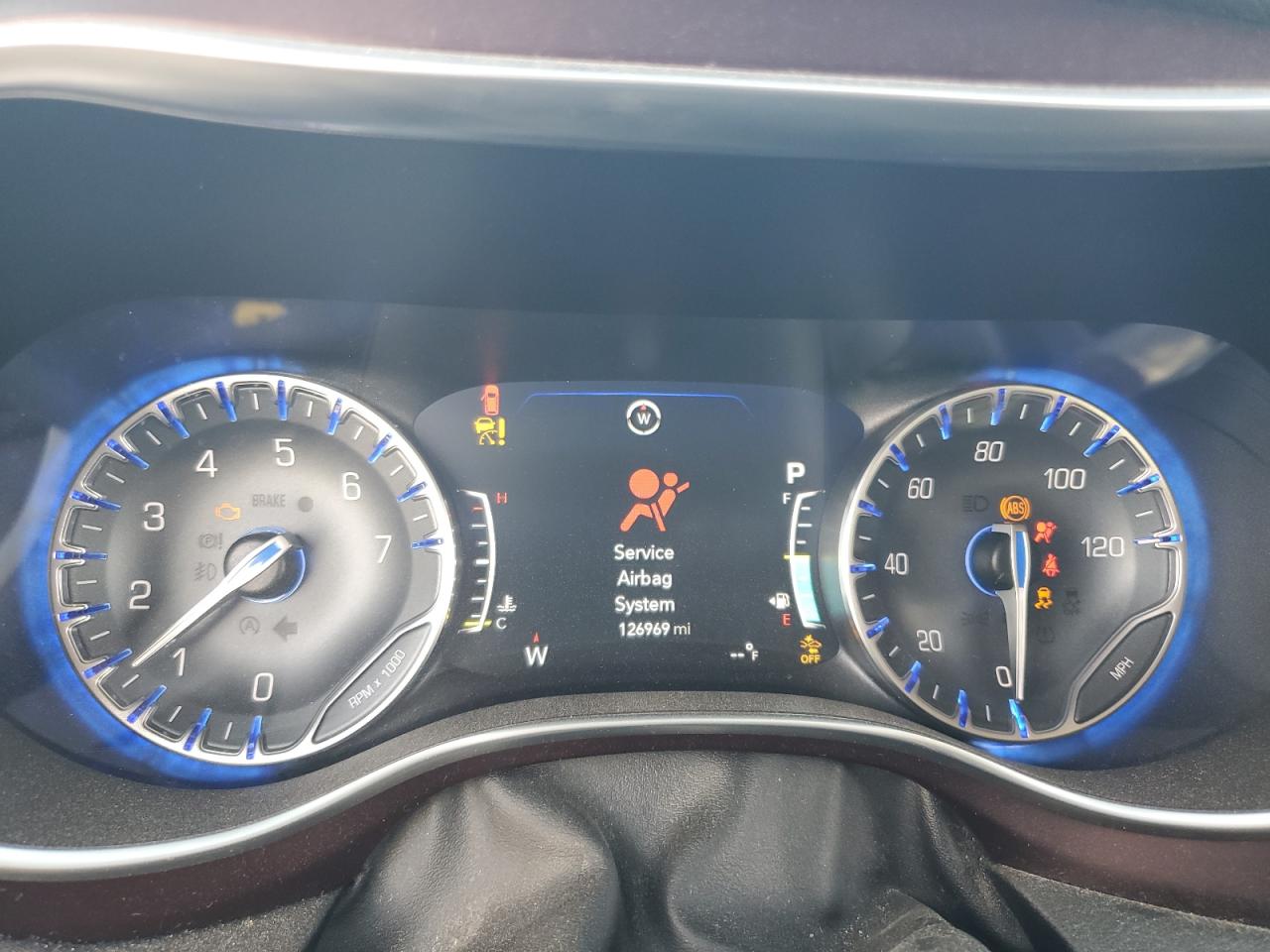 2017 Chrysler Pacifica - Image 9