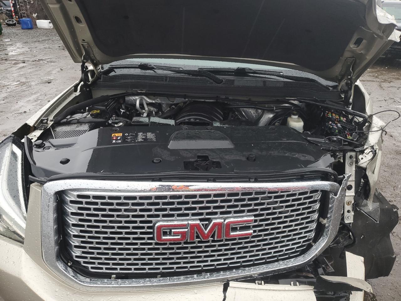 2015 GMC Yukon - Image 12