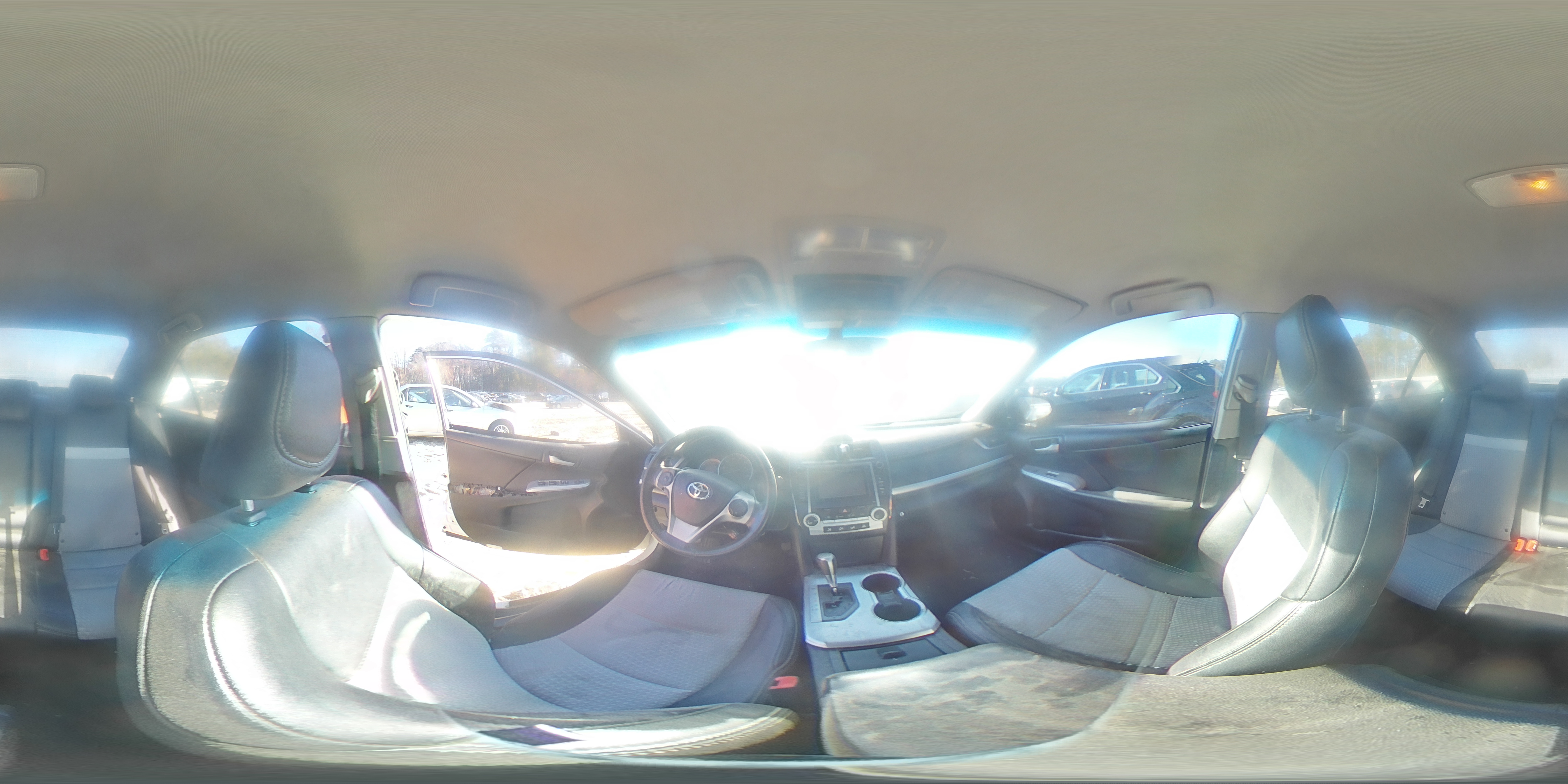 2014 Toyota Camry - Image 13