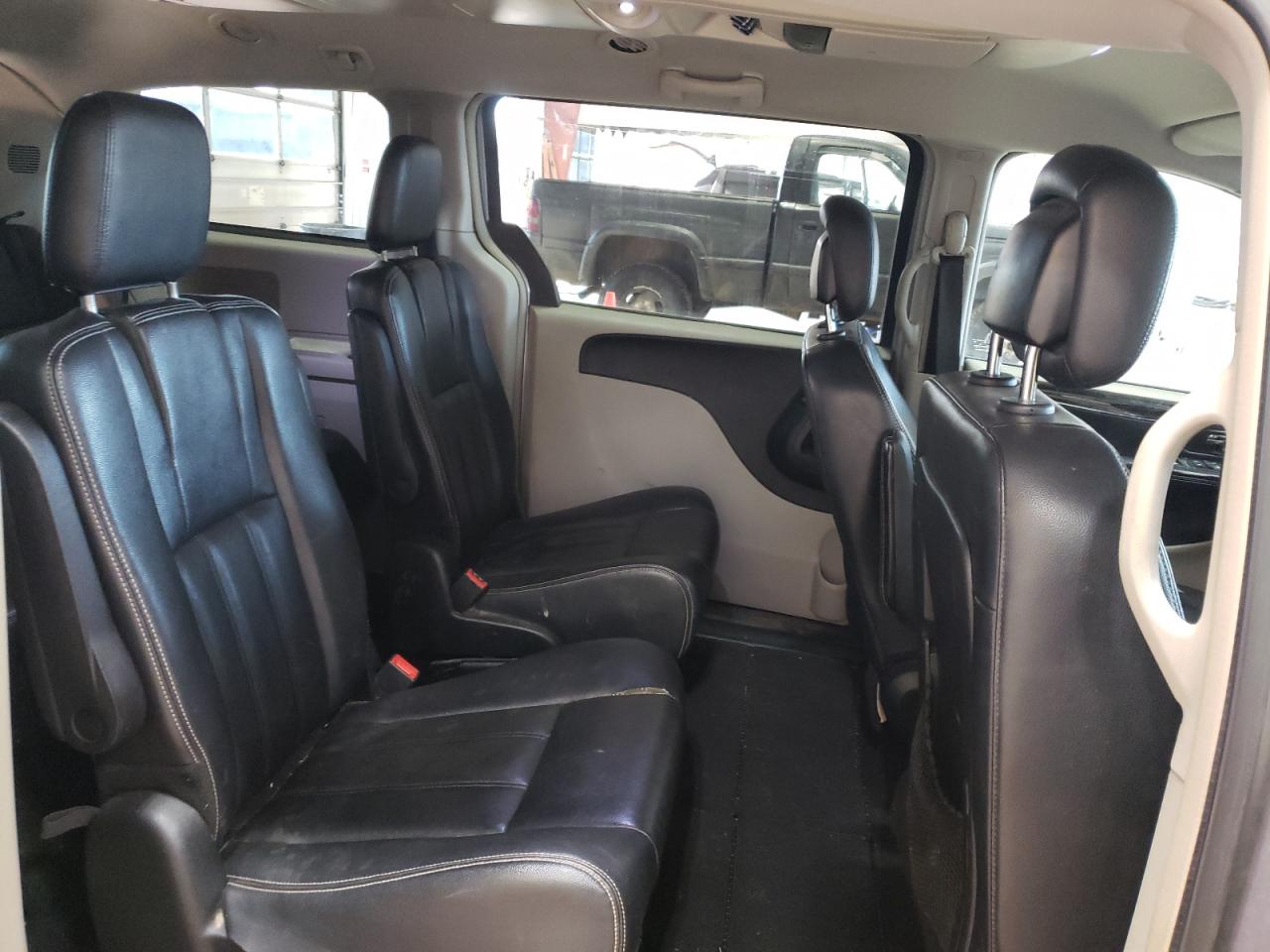 2013 Chrysler Town & Country - Image 11