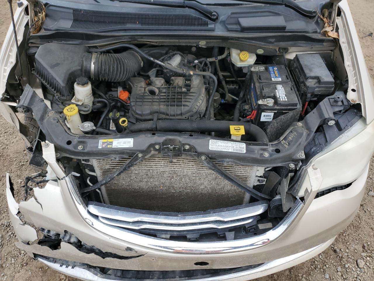 2013 Chrysler Town & Country - Image 14