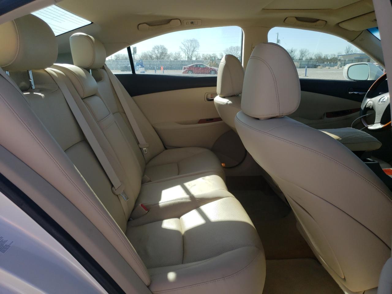 2010 Lexus ES - Image 10