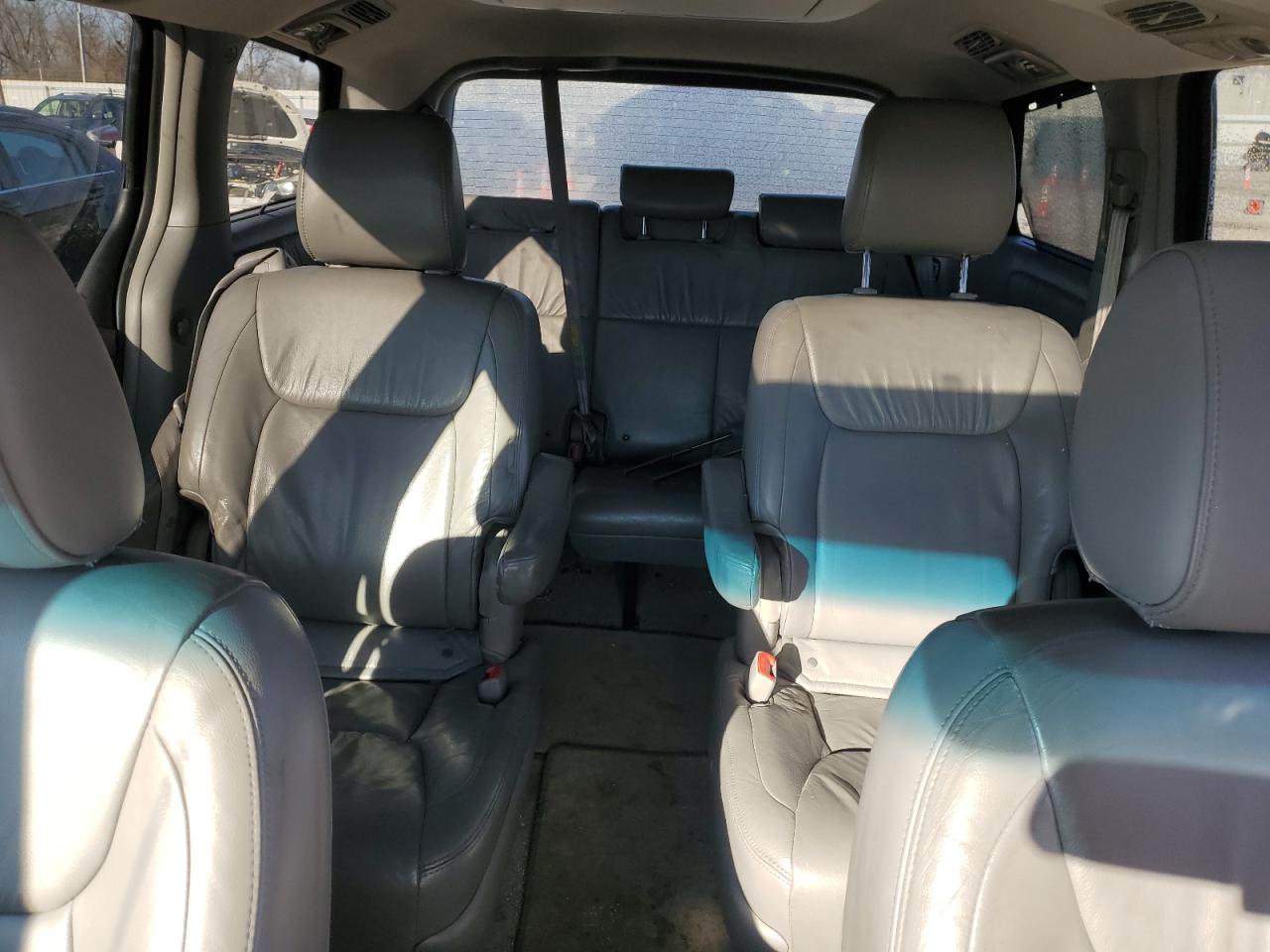 2009 Toyota Sienna - Image 10