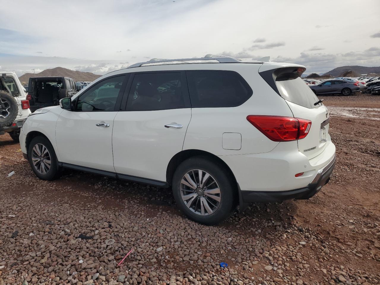 2019 Nissan Pathfinder - Image 2