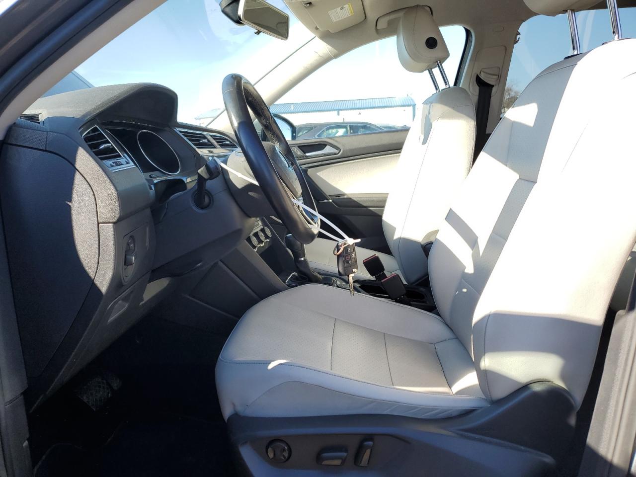 2018 Volkswagen Tiguan - Image 7