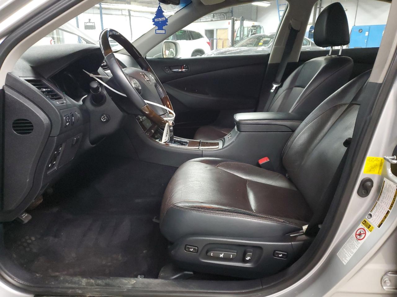 2011 Lexus ES - Image 7